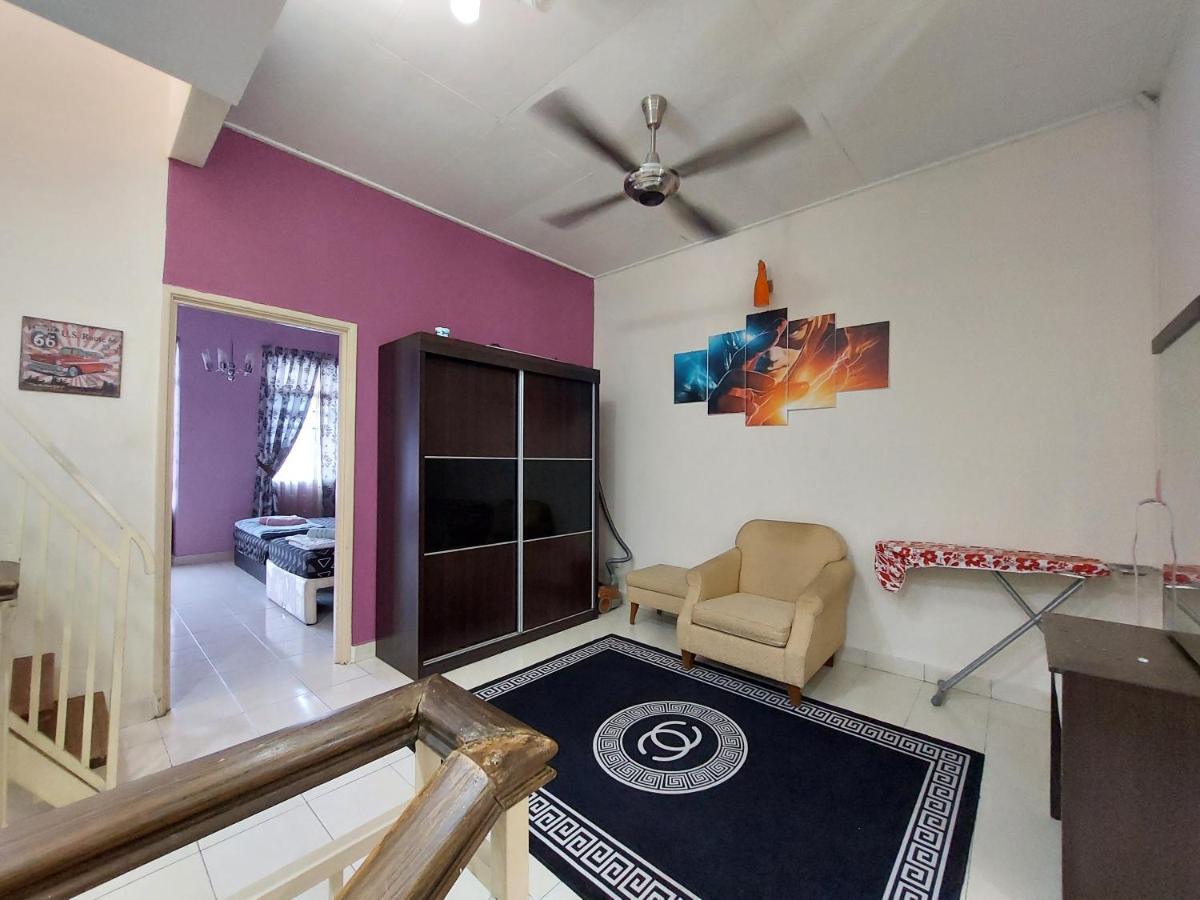 E&A Homestay Klia/ Sepang/ Nilai Exterior photo