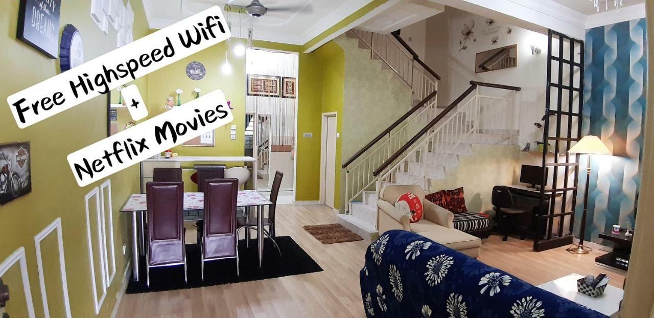 E&A Homestay Klia/ Sepang/ Nilai Exterior photo
