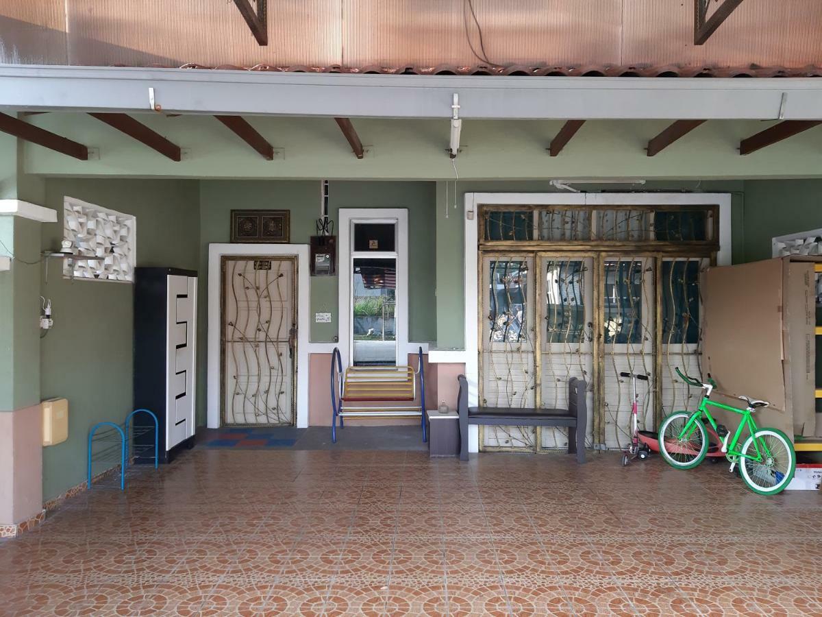 E&A Homestay Klia/ Sepang/ Nilai Exterior photo